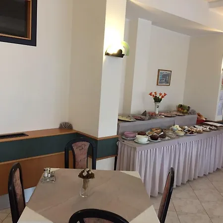 Lido Hotel 3*